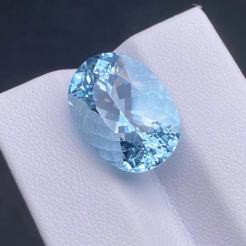 10.72cts Oval Cut Natural Aquamarine Santa Maria Color | GUILD Certified