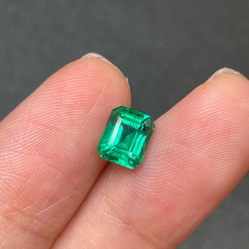 1.35 Carats Natural Emerald Gemstone