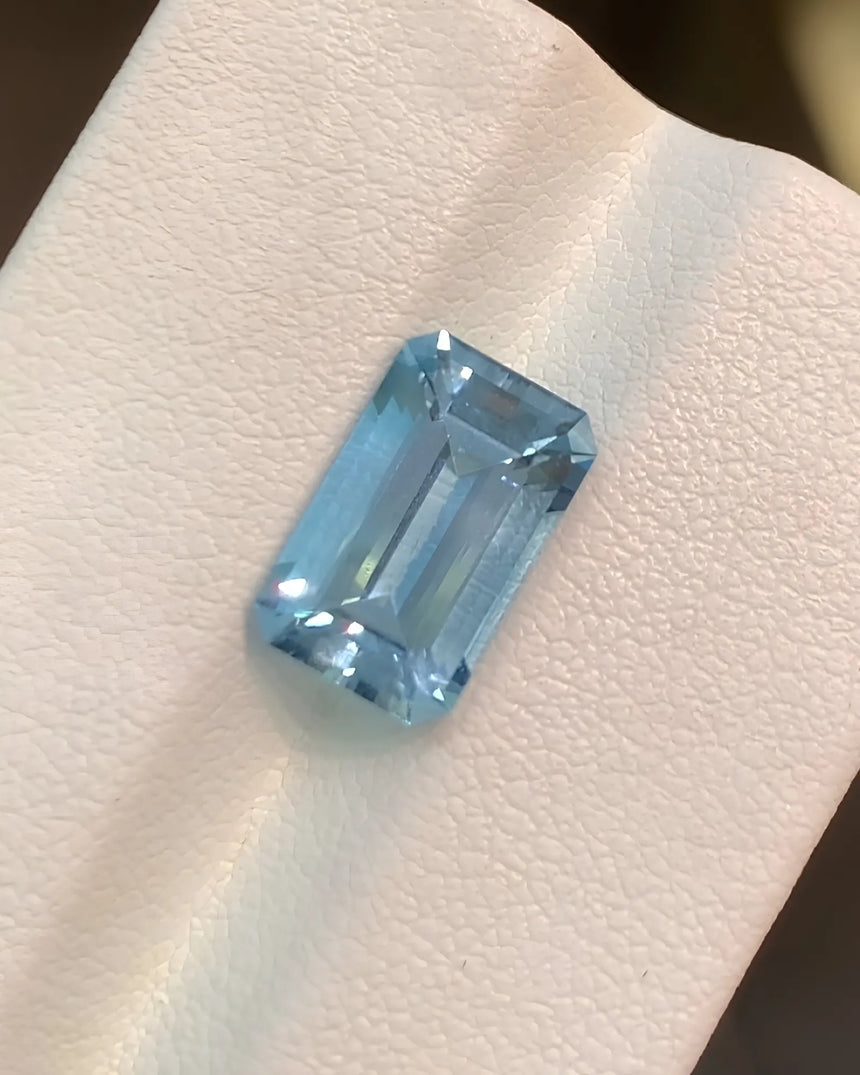 Natural Aquamarine gemstone 11.12 x 6.94 x 5.31 mm | SARATTI