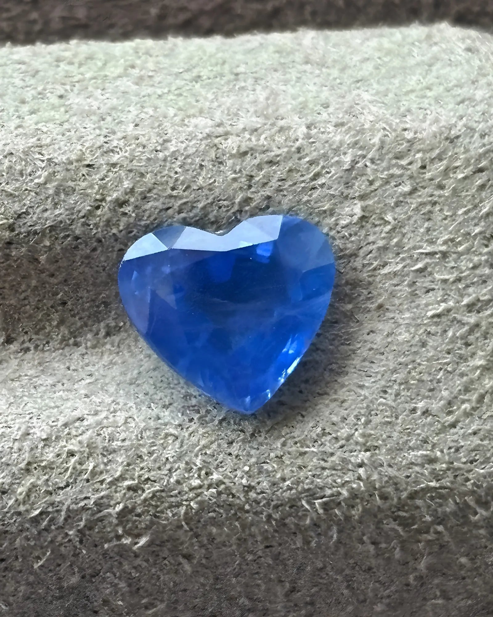 Natural Blue Sapphire Heart Cut facet detail | SARATTI