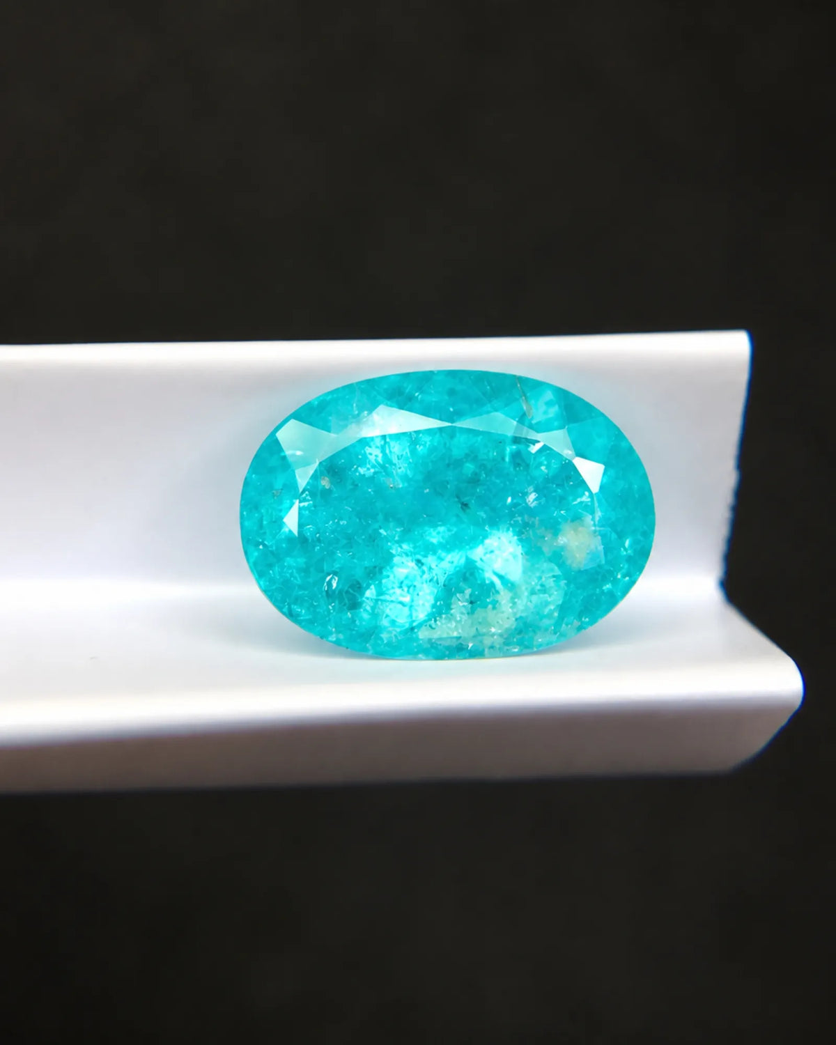Natural Brazilian Neon Greenish Blue Paraiba Tourmaline 4.67ct oval modified brilliant cut gemstone close-up view | SARATTI