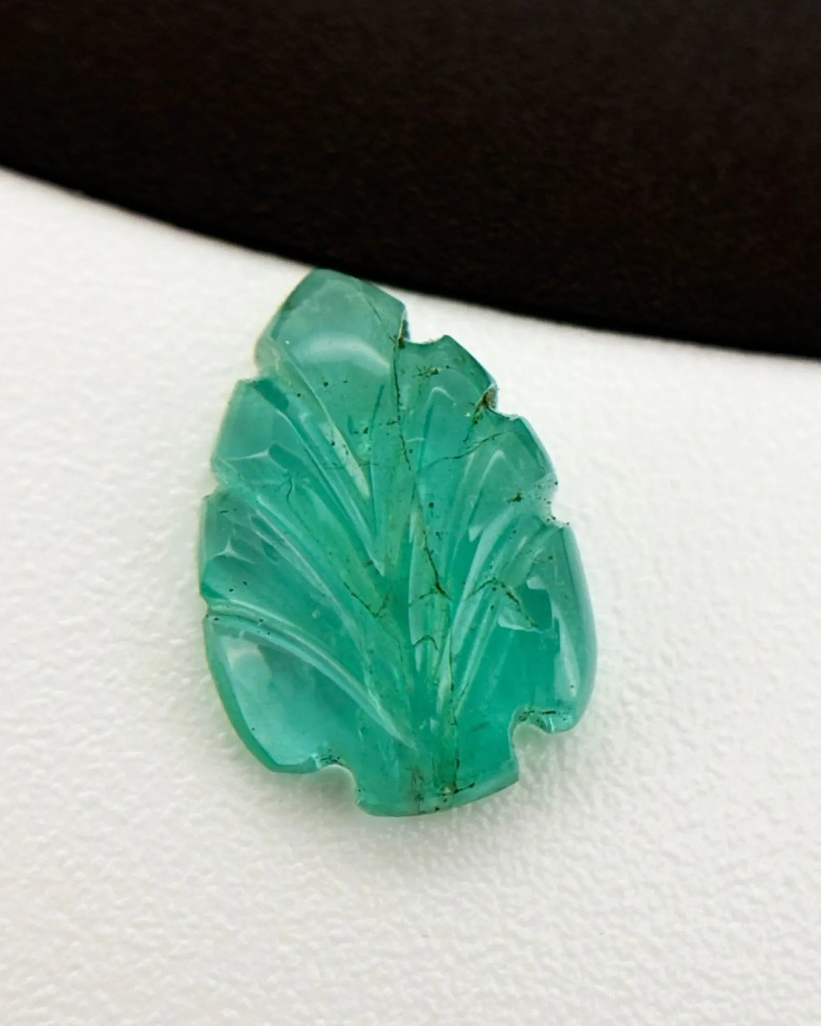 Natural Emerald carved leaf measuring 6.7 by 9.6 millimetres | SARATTI