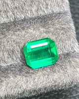 Natural Emerald emerald-cut loose gemstone showing broad Step-cut facets | SARATTI