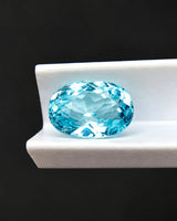 Natural Neon Blue Paraiba-Type Tourmaline 1.62ct oval close-up | SARATTI