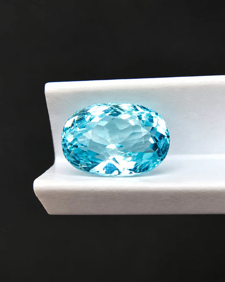 Natural Neon Blue Paraiba-Type Tourmaline 1.62ct oval close-up | SARATTI