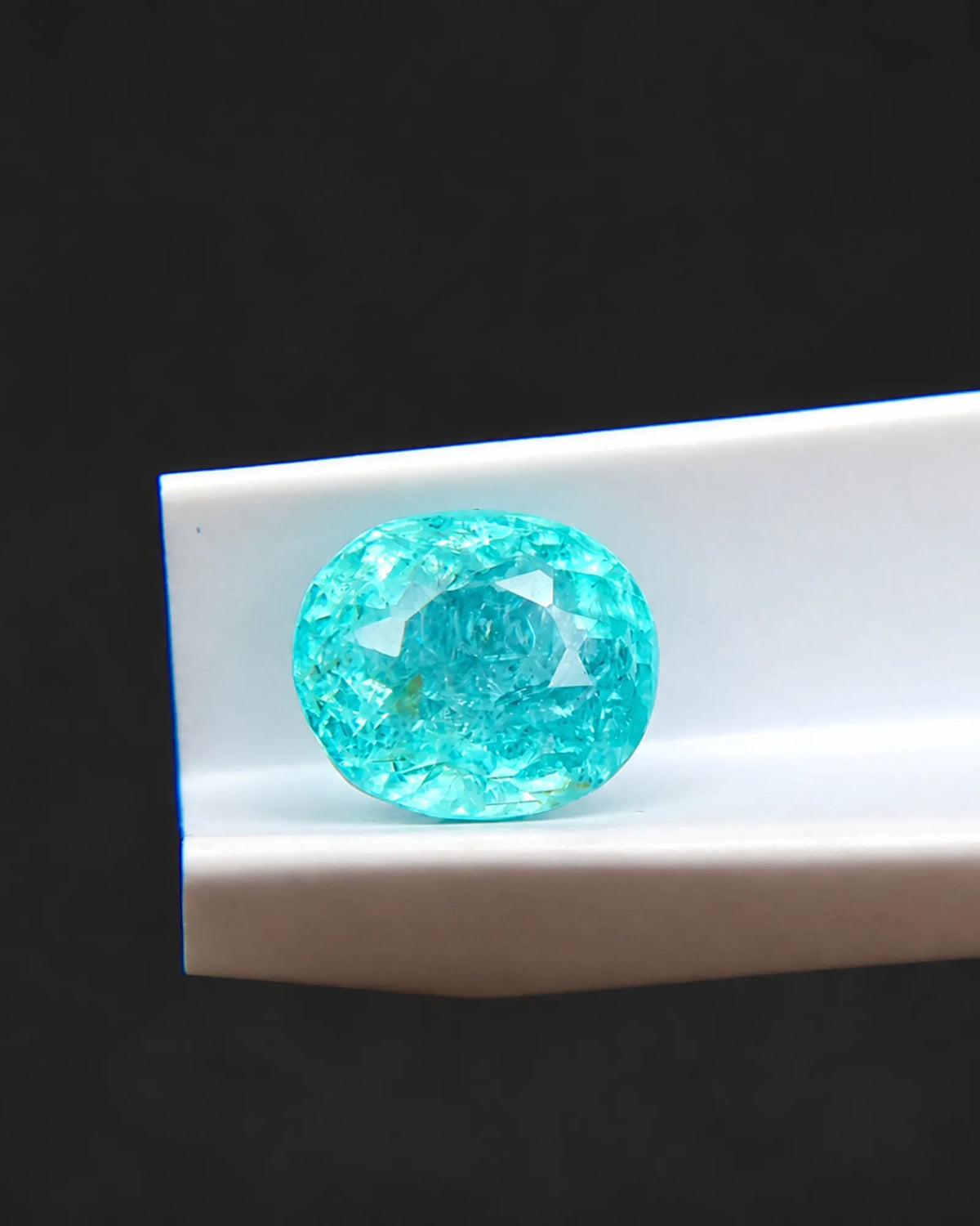 Natural Neon Blue Paraiba-Type Tourmaline 1.79ct oval close-up | SARATTI