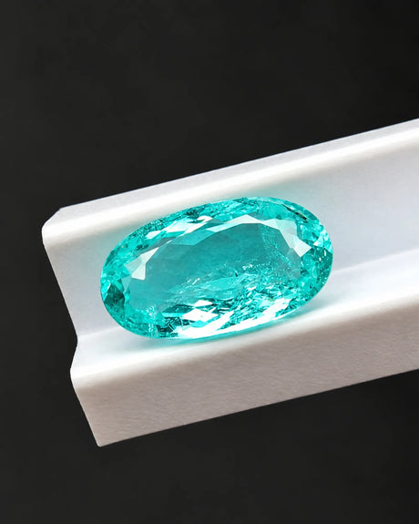 Natural Neon Blue Paraiba Tourmaline 1.01ct oval close-up | SARATTI