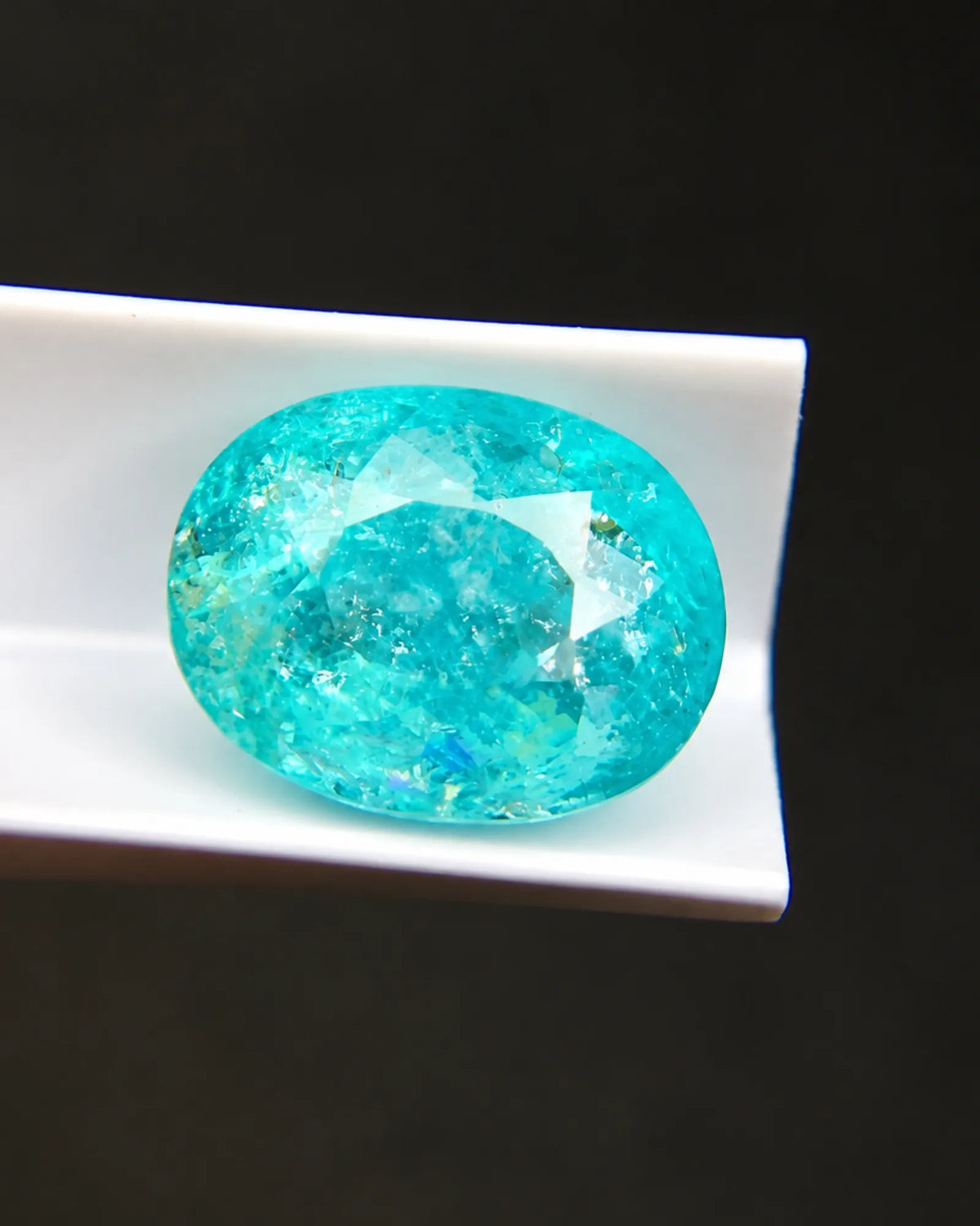 Natural Neon Blue Paraiba Tourmaline 5.09ct oval faceted gemstone close-up view | SARATTI