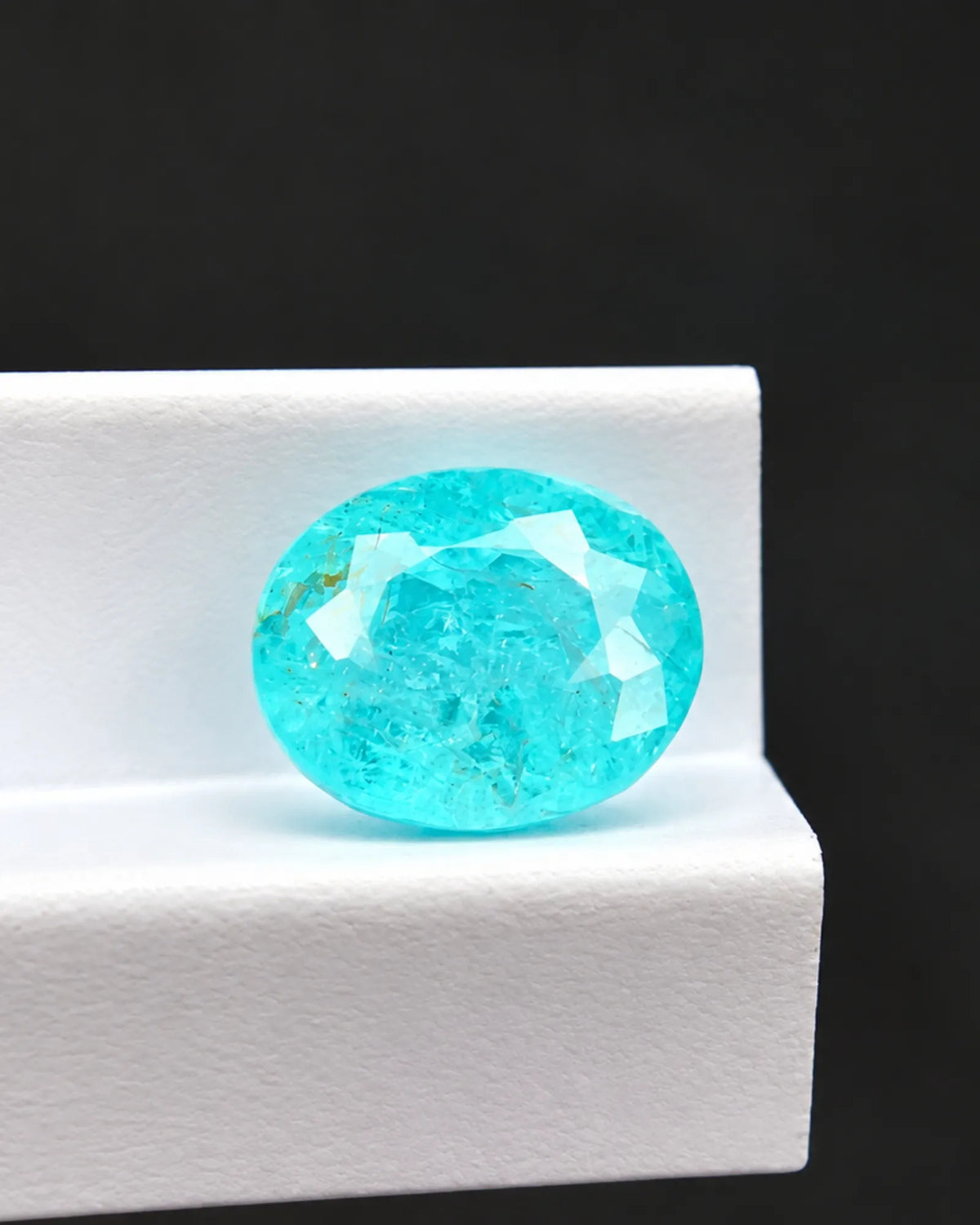 Natural Neon Blue Tourmaline 1.02ct oval loose gemstone close-up | SARATTI