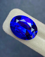 Natural Purplish-Blue Tanzanite oval close-up 25.90 carats | SARATTI