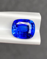 Natural Royal Blue Sapphire 3.55 carats cushion modified brilliant cut gemstone close-up | SARATTI