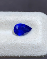 Natural Royal Blue Sapphire brilliant cut close-up | SARATTI