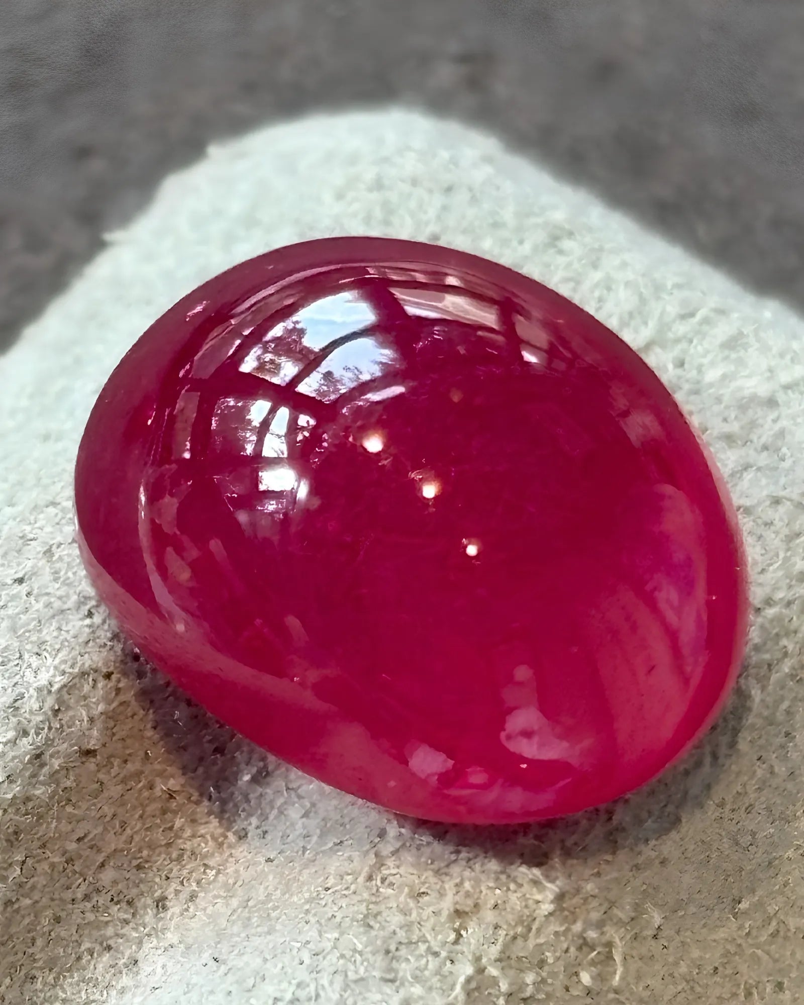 Natural Ruby side profile 13.9 × 11.8 mm | SARATTI