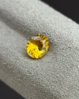 Natural Sri Lankan Ceylon Yellow Sapphire 0.90ct Oval Cut close-up | SARATTI