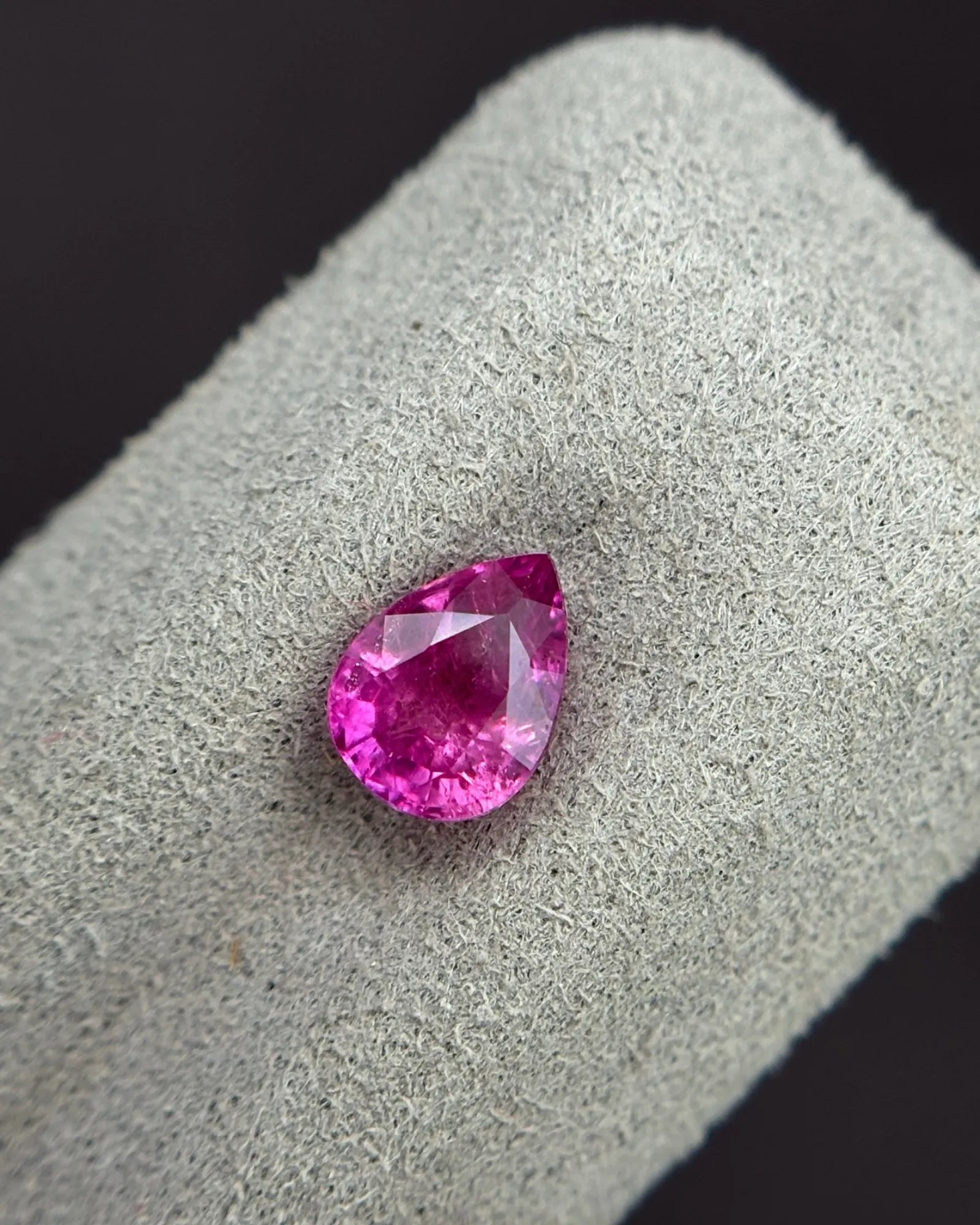 Natural Sri Lankan Purplish Pink Sapphire 1.22ct Pear Cut close-up | SARATTI