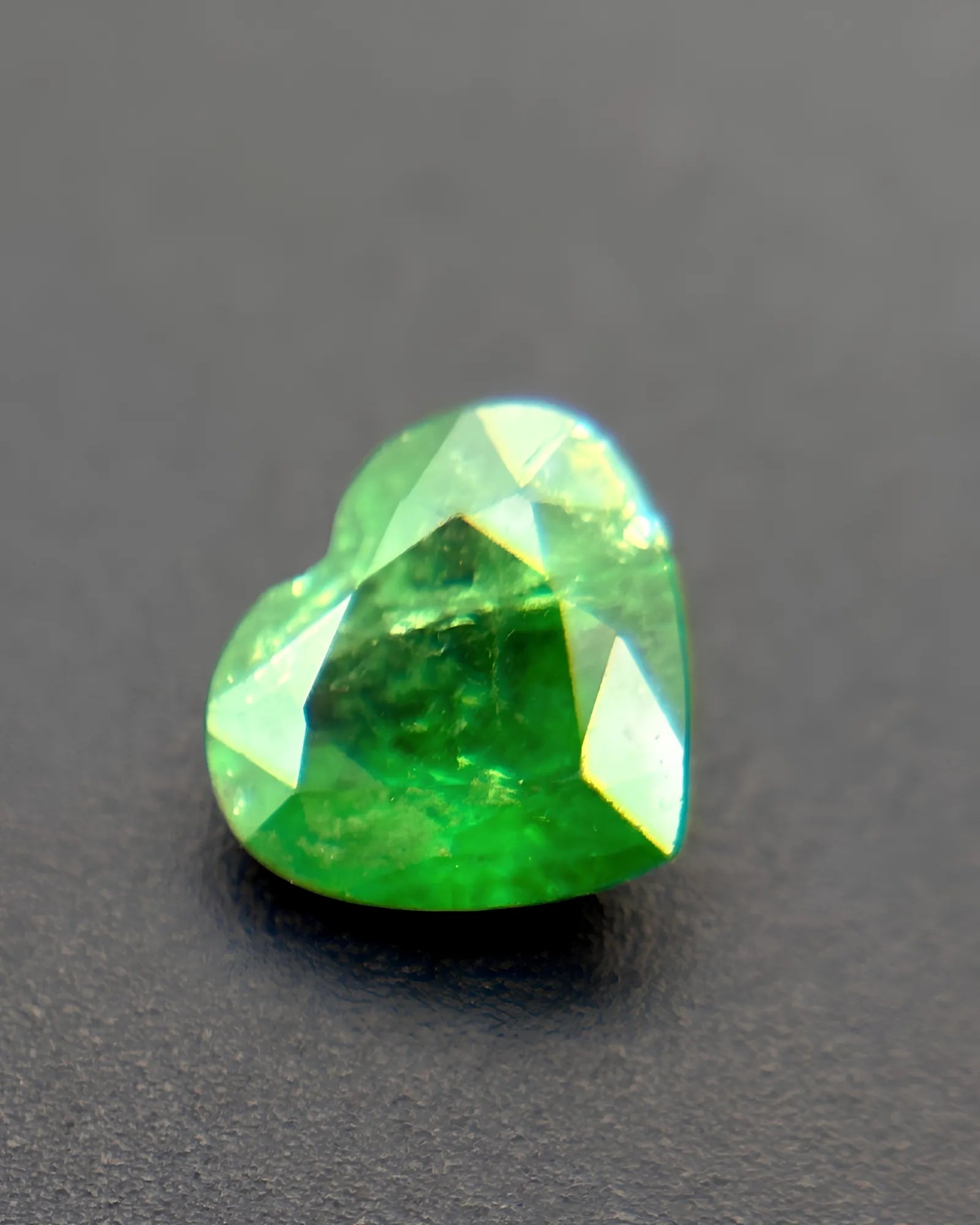 Natural Tanzanian Tsavorite Garnet heart-cut side profile | SARATTI