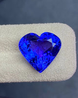 Natural Tanzanite heart blue-violet close-up 10.00 carats | SARATTI