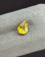 Natural Thailand Ceylon Yellow Sapphire 0.90ct Pear Cut close-up | SARATTI