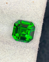 Natural Tsavorite Garnet Asscher step cut close-up 2.13ct | SARATTI