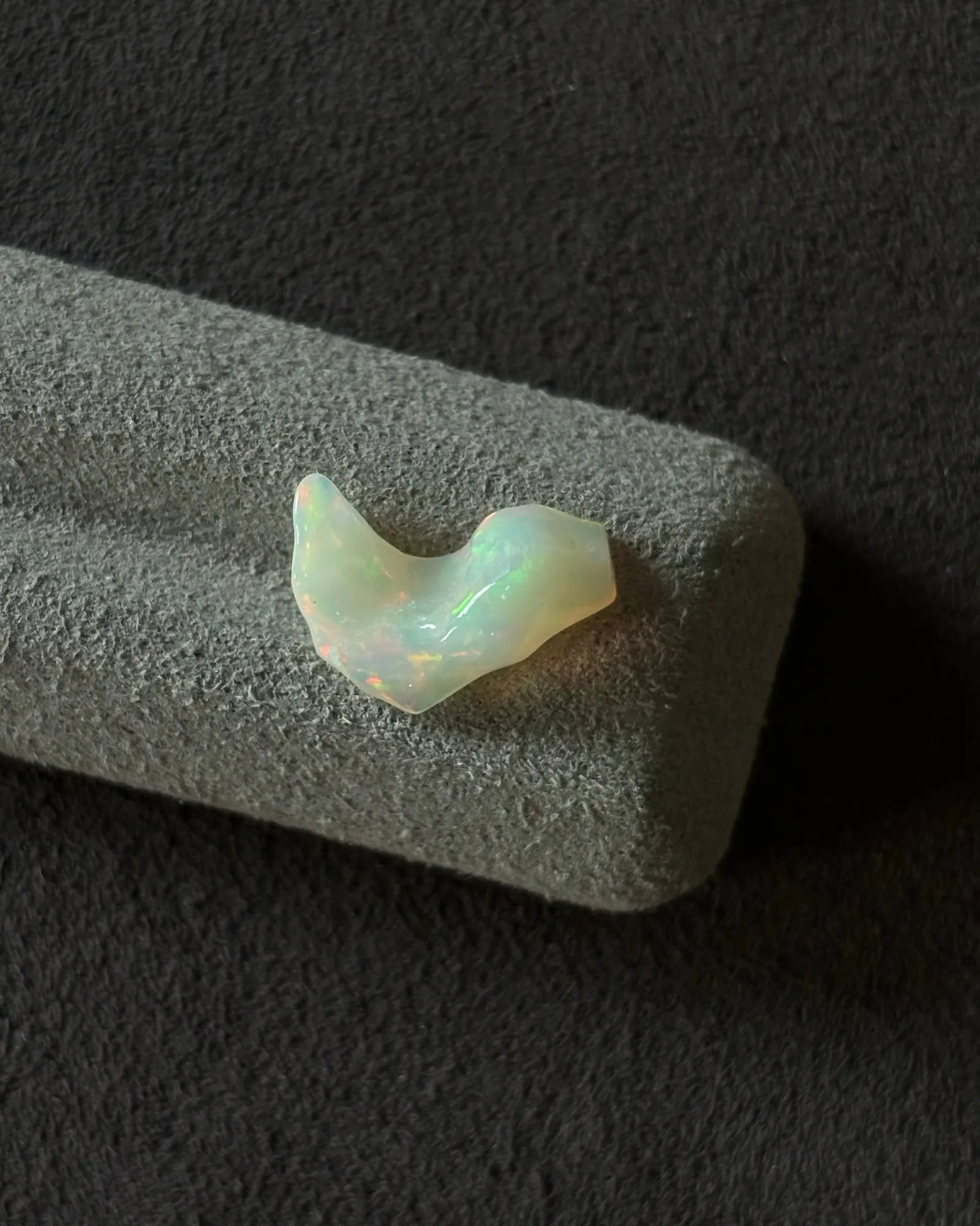 Natural White Opal with rich green and red play-of-colour | SARATTI