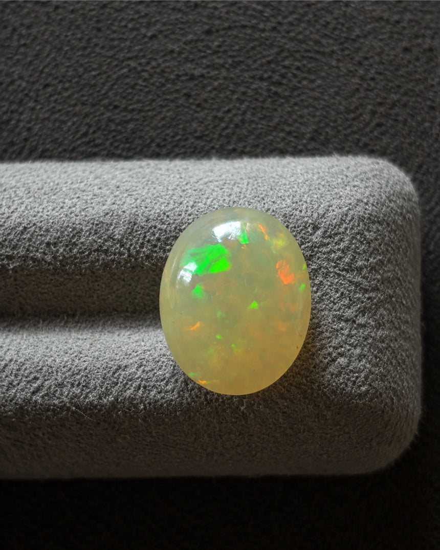 Natural White Opal with vivid green and orange colour flashes | SARATTI