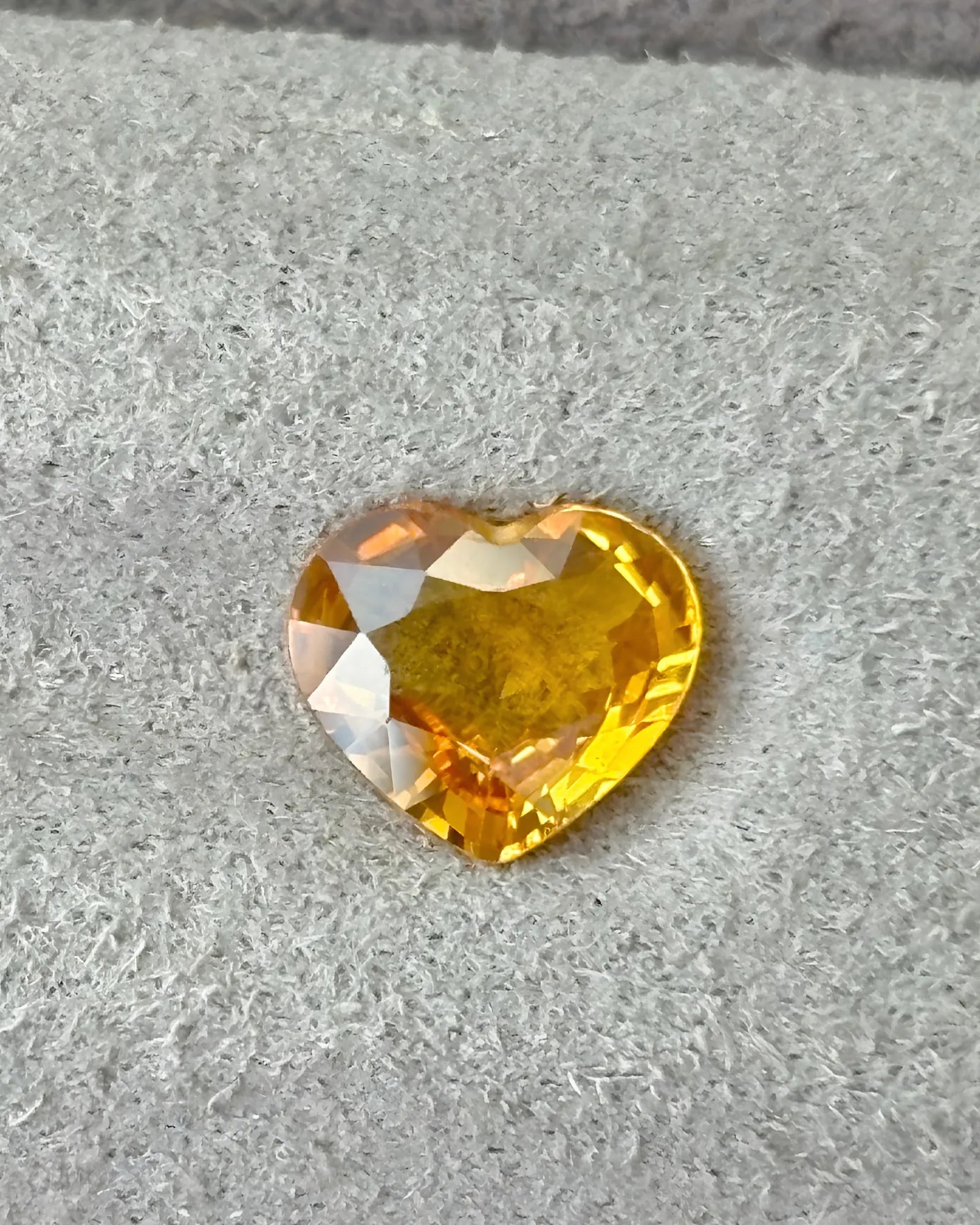 Natural Yellow Sapphire loose gemstone close-up | SARATTI