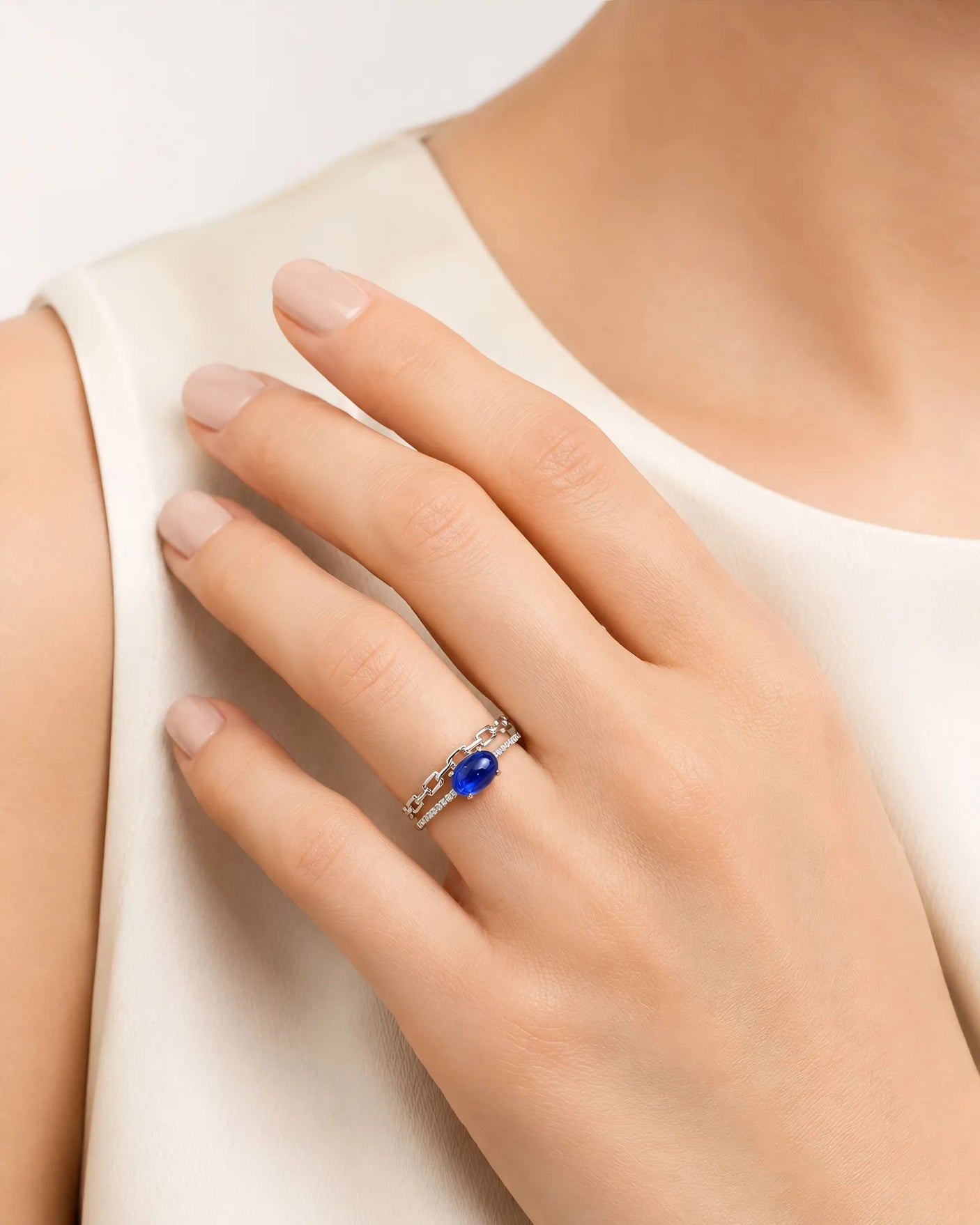 Natural blue sapphire ring with modern interlocking bands in 18K white gold | SARATTI