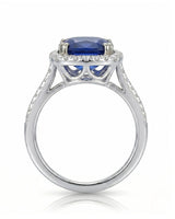 Natural cushion sapphire ring framed by round brilliant diamonds in platinum | SARATTI