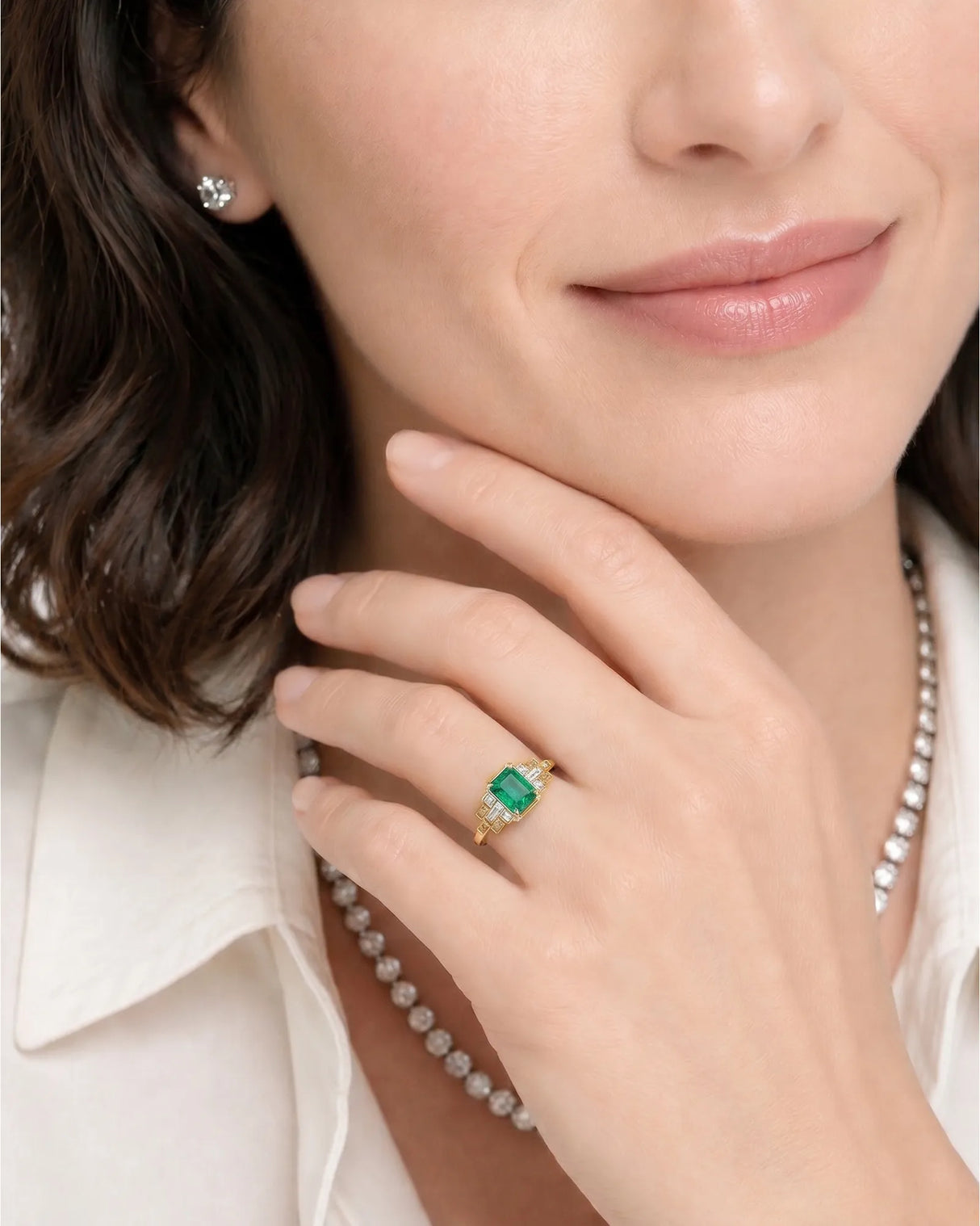 Natural emerald and diamond geometric ring in 18K Yellow Gold with art deco inspired structure | SARATTI