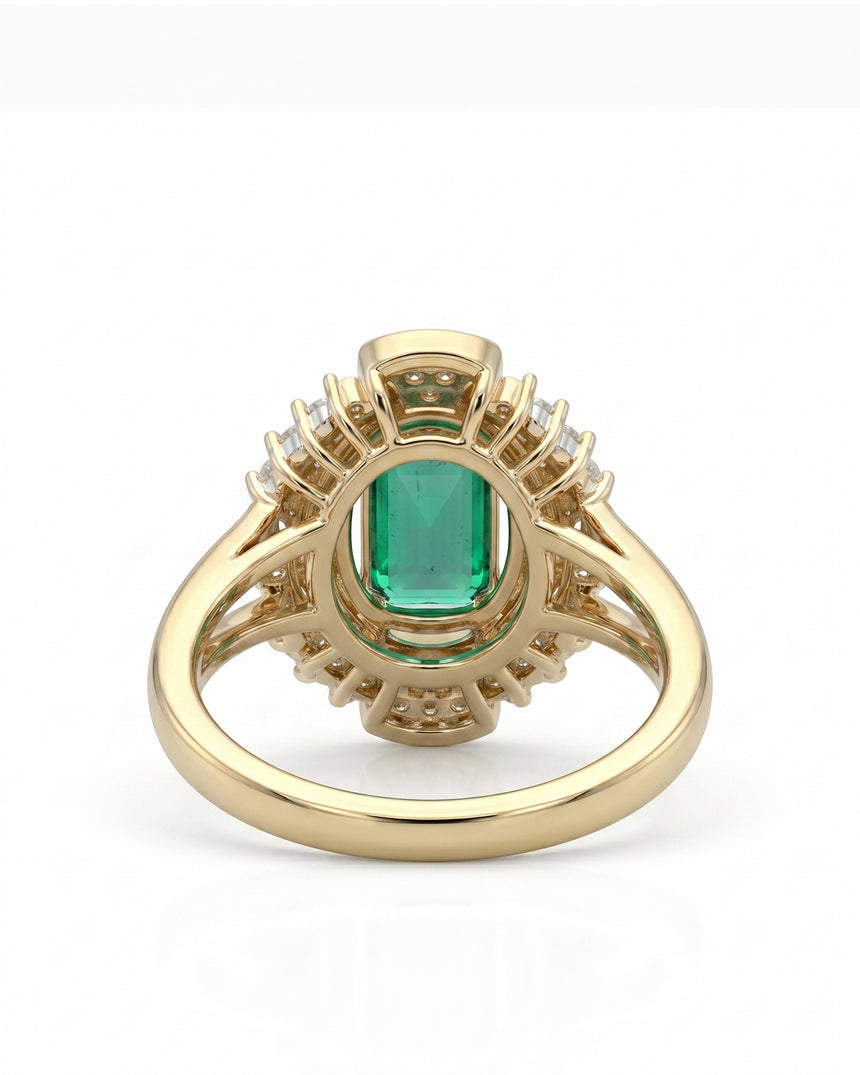 Natural emerald and round diamond vintage inspired ring in 18K Yellow Gold | SARATTI