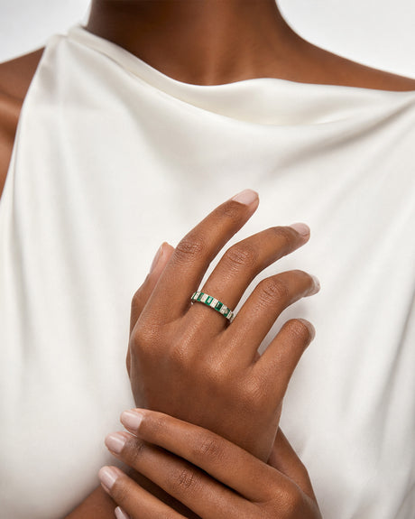 Natural emerald cut emerald and round diamond band in 18K White Gold | SARATTI
