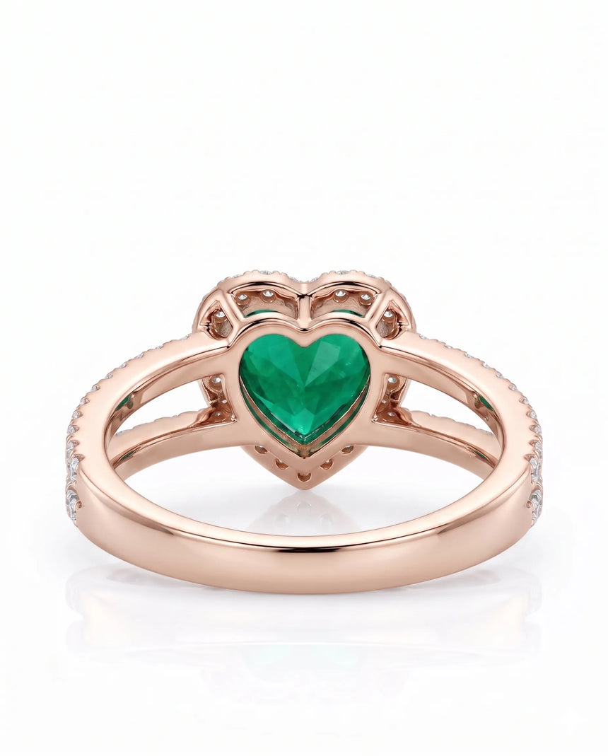 Natural emerald diamond halo ring in 18K rose gold | SARATTI
