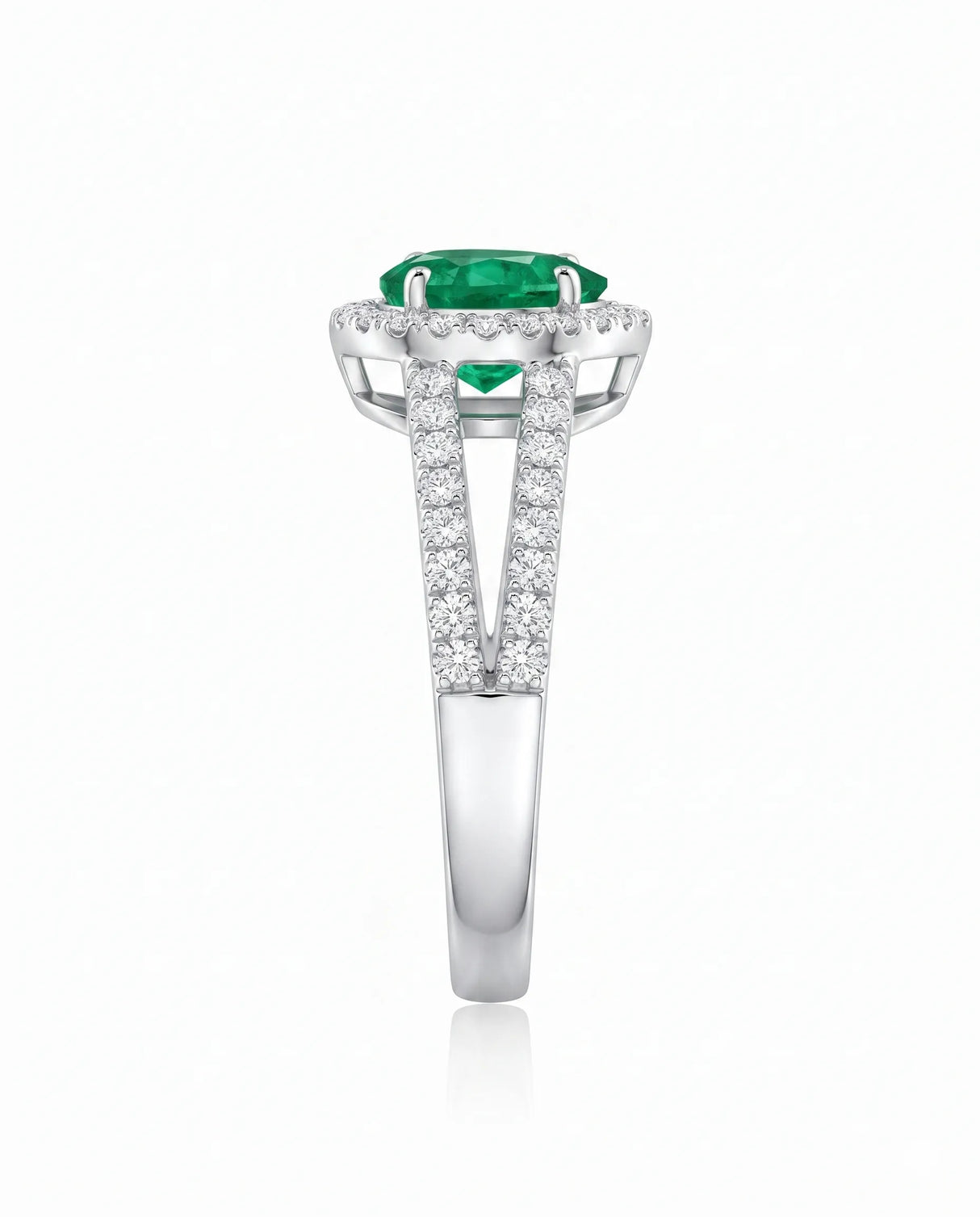 Natural emerald diamond halo ring in platinum | SARATTI
