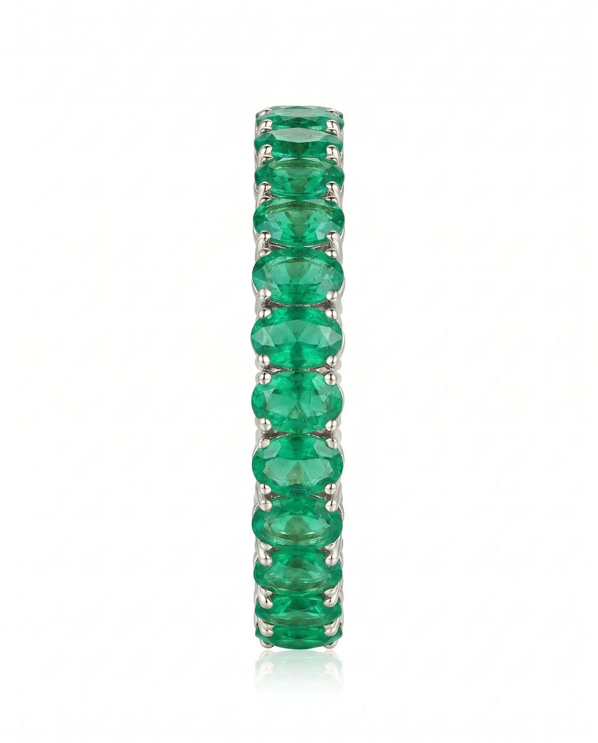 Natural emerald full band ring in 18K white gold | SARATTI
