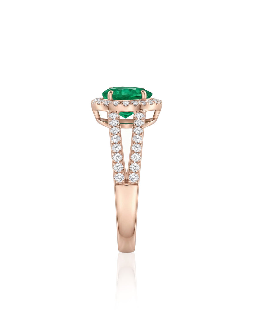 Natural emerald halo ring in 18K rose gold | SARATTI
