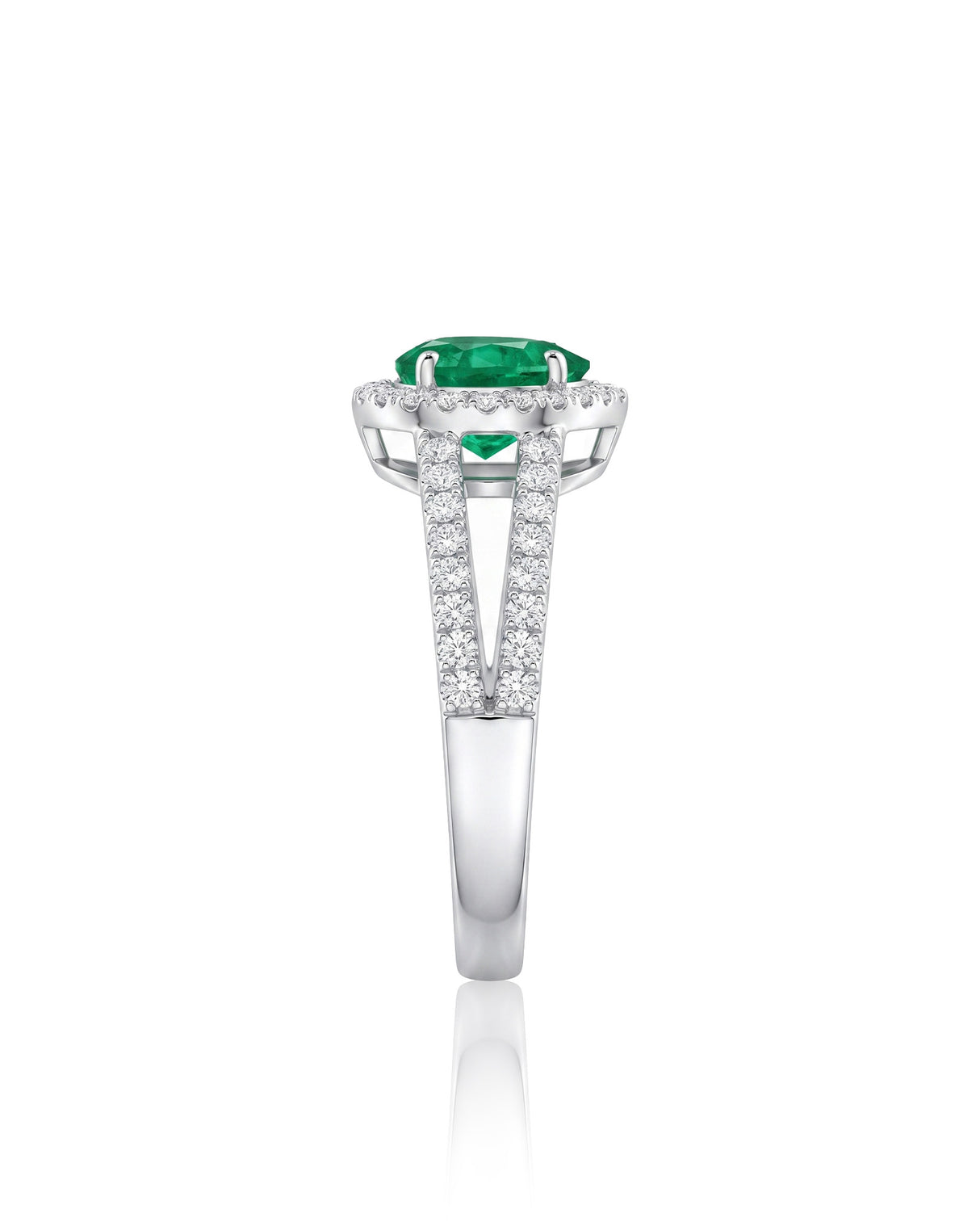 Natural emerald halo ring in 18K white gold | SARATTI
