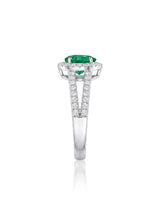Natural emerald halo ring in 18K white gold | SARATTI
