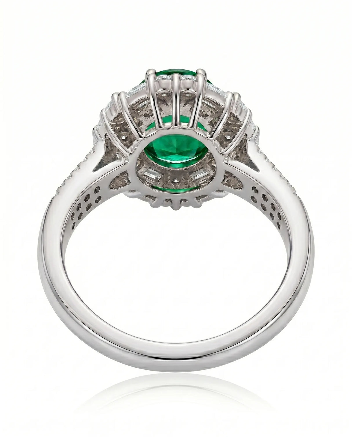 Natural emerald halo ring in 18K white gold | SARATTI

