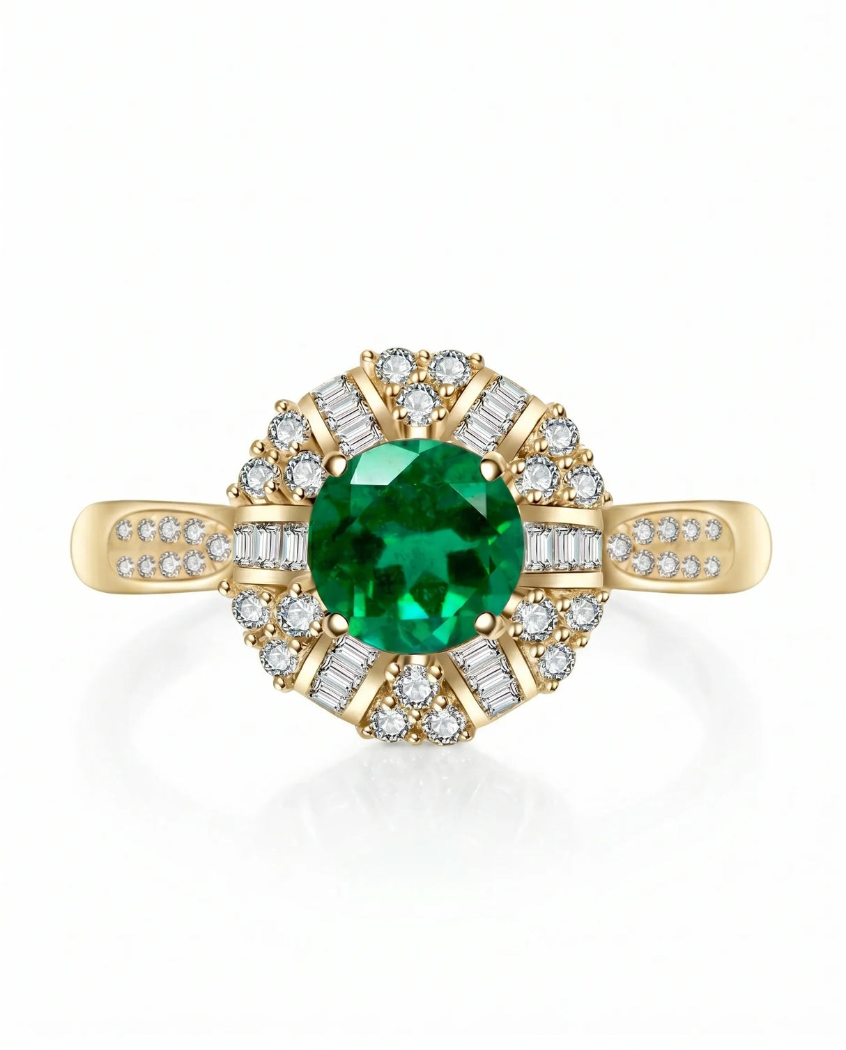 Natural emerald halo ring in 18K yellow gold | SARATTI
