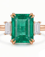 Natural emerald ring with baguette diamonds in 18K Rose Gold | SARATTI