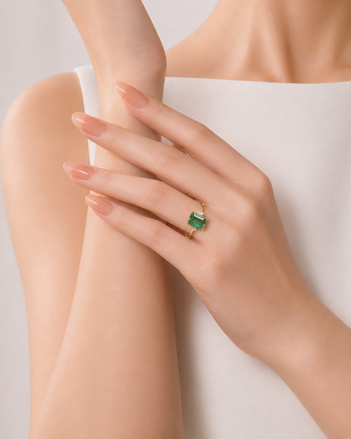 Natural emerald ring with baguette diamonds in 18K Yellow Gold | SARATTI
