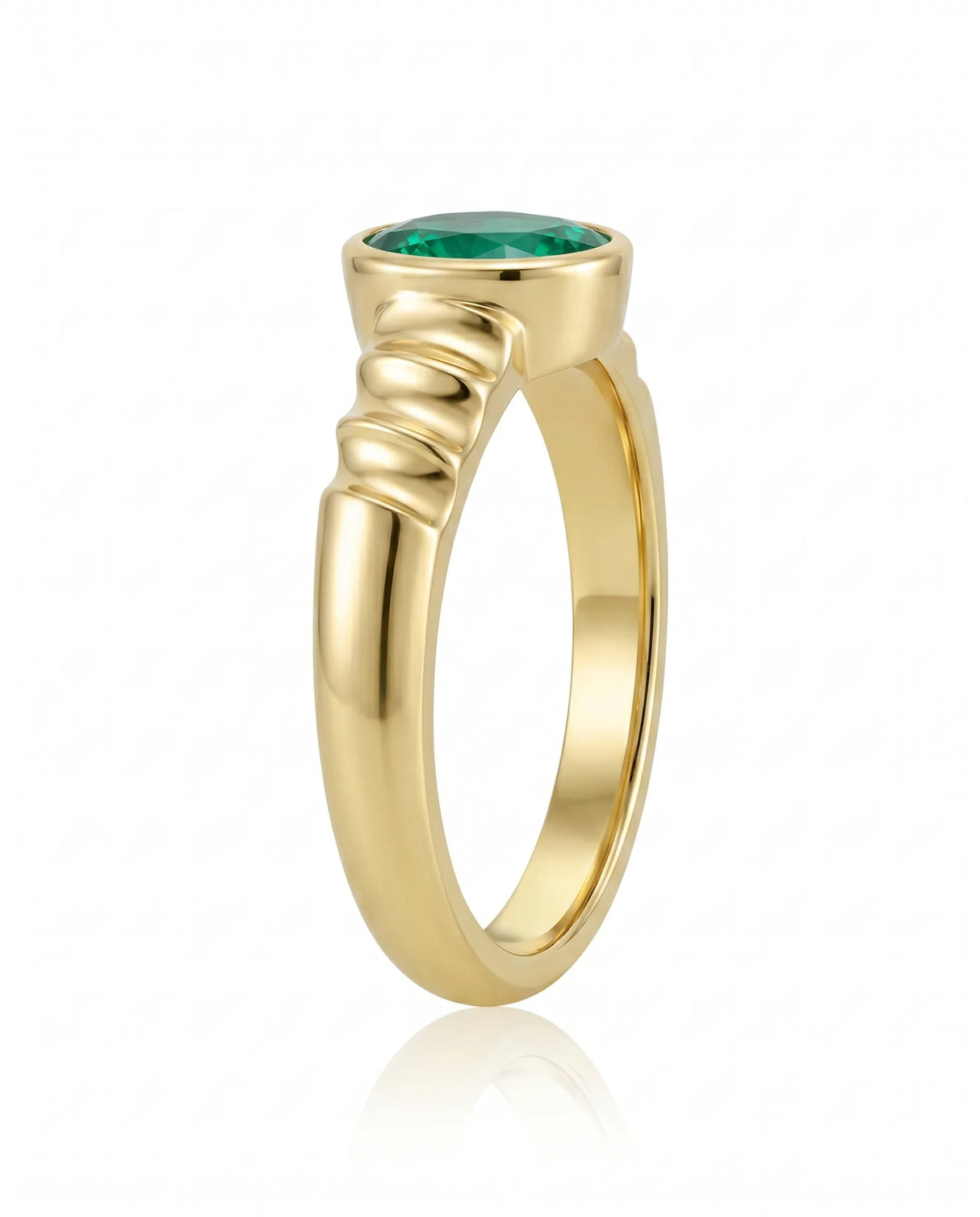 Natural emerald statement ring in 18K yellow gold | SARATTI
