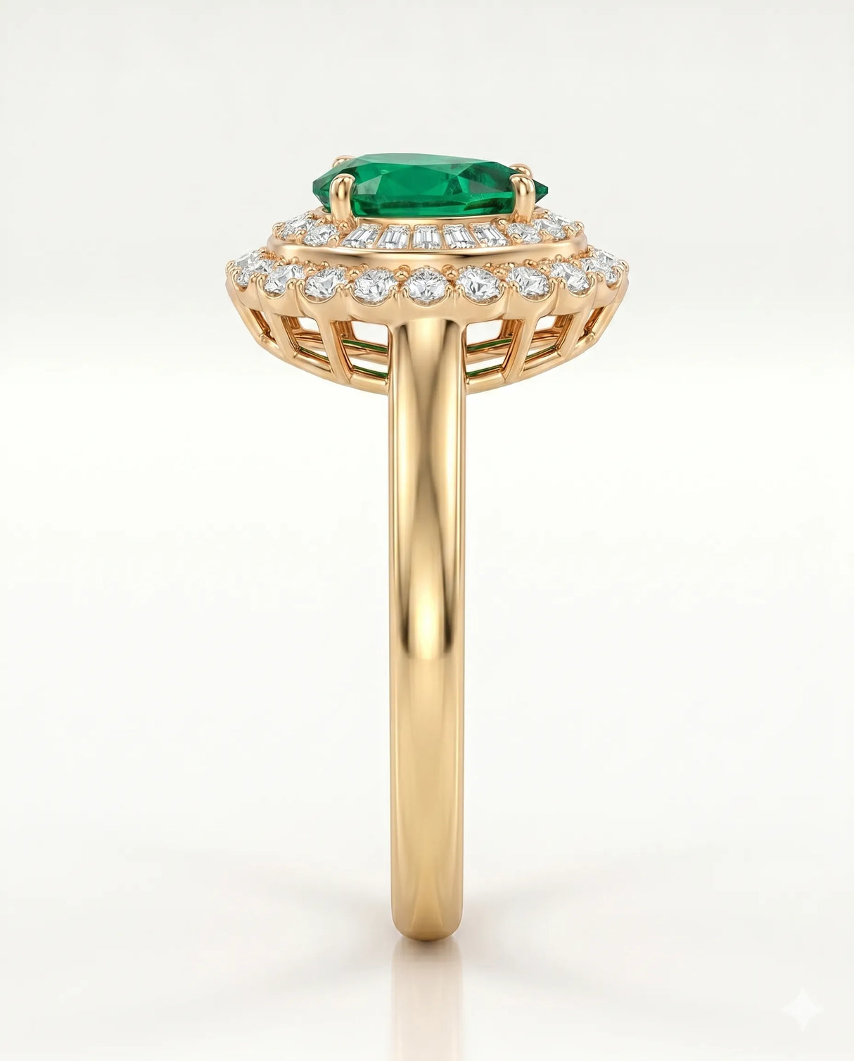 Natural emerald statement ring in 18K yellow gold | SARATTI
