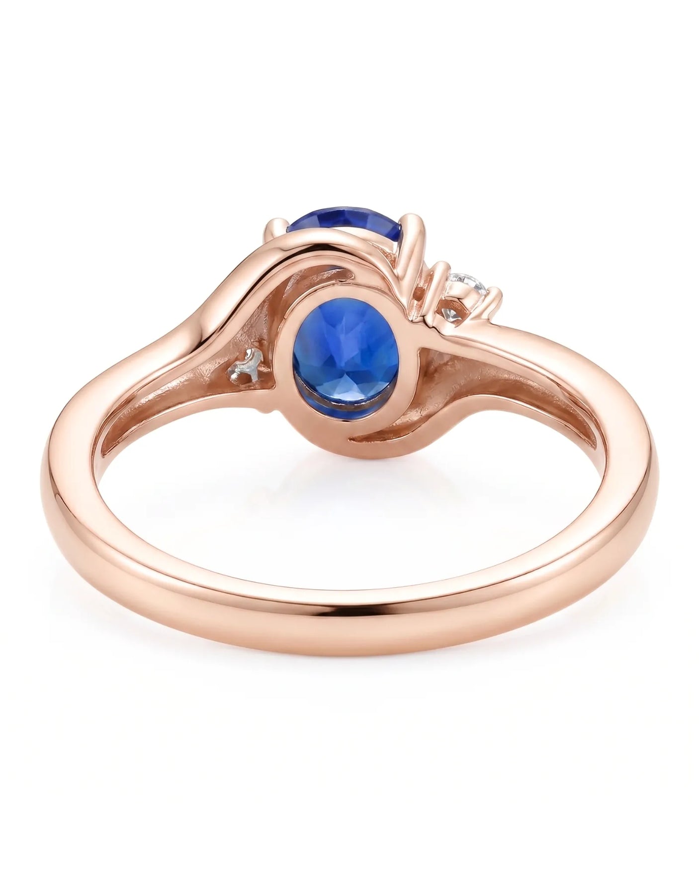 Natural oval blue sapphire ring with two diamond accents in 18K rose gold | SARATTI