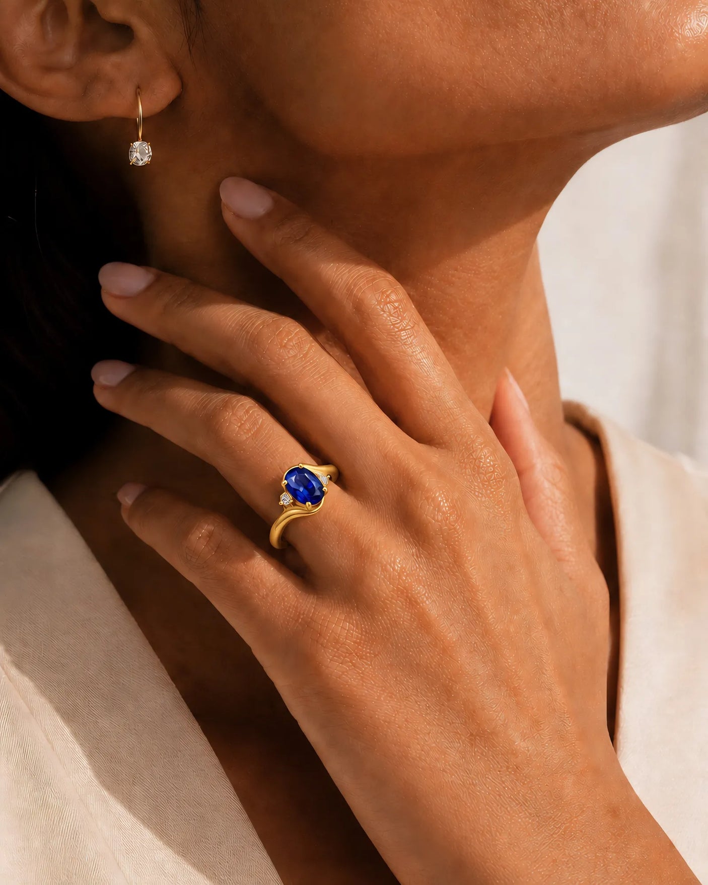 Natural oval blue sapphire ring with two diamond accents in 18K yellow gold | SARATTI