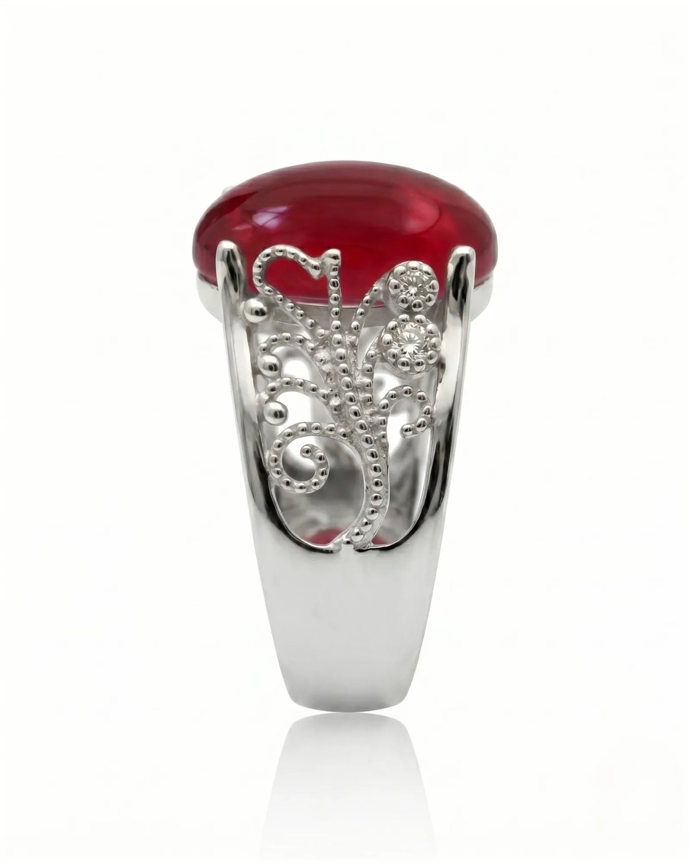 Natural oval cabochon ruby ring with diamond details and white gold setting | SARATTI
