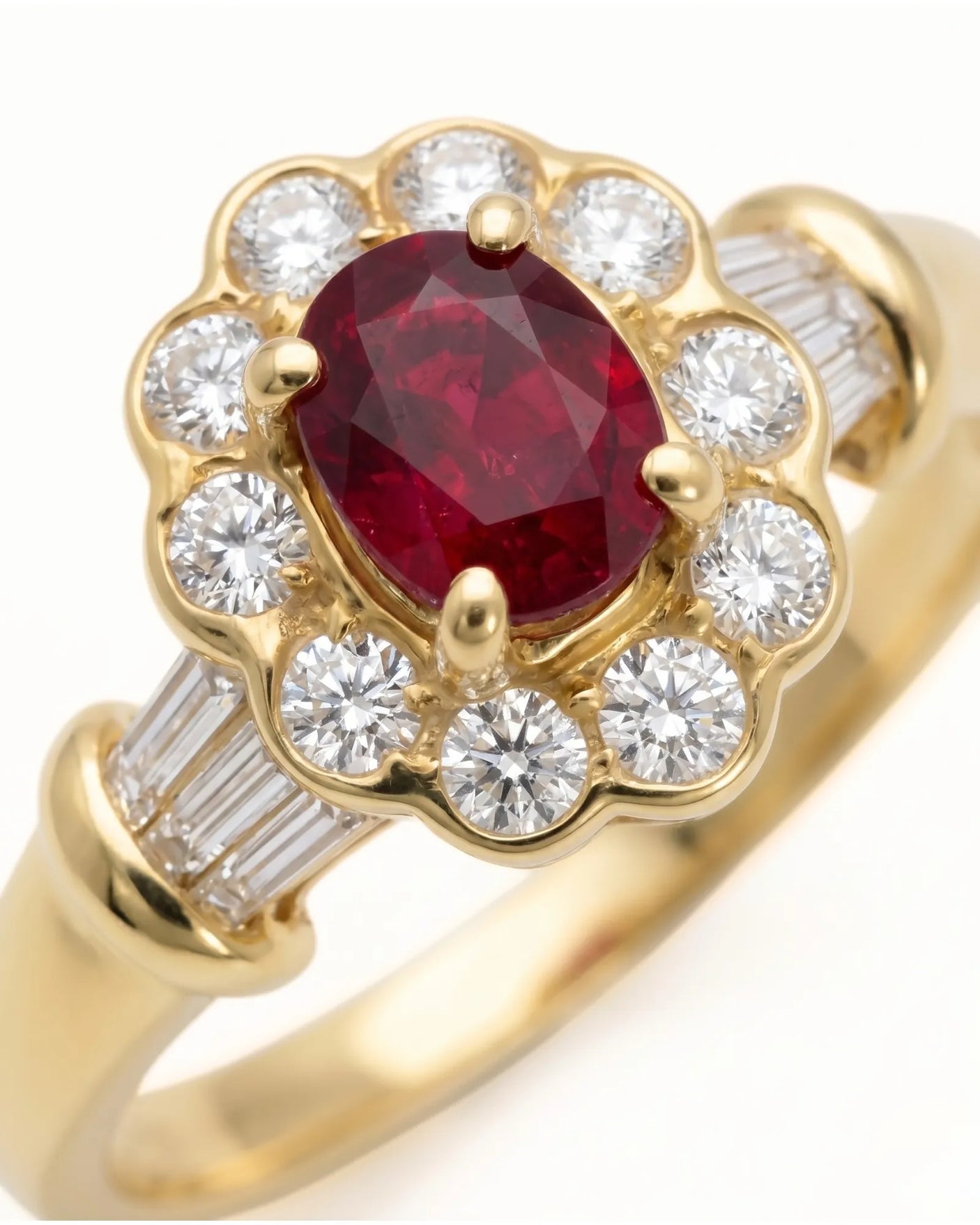 Natural oval ruby ring with brilliant diamonds and warm yellow gold setting | SARATTI