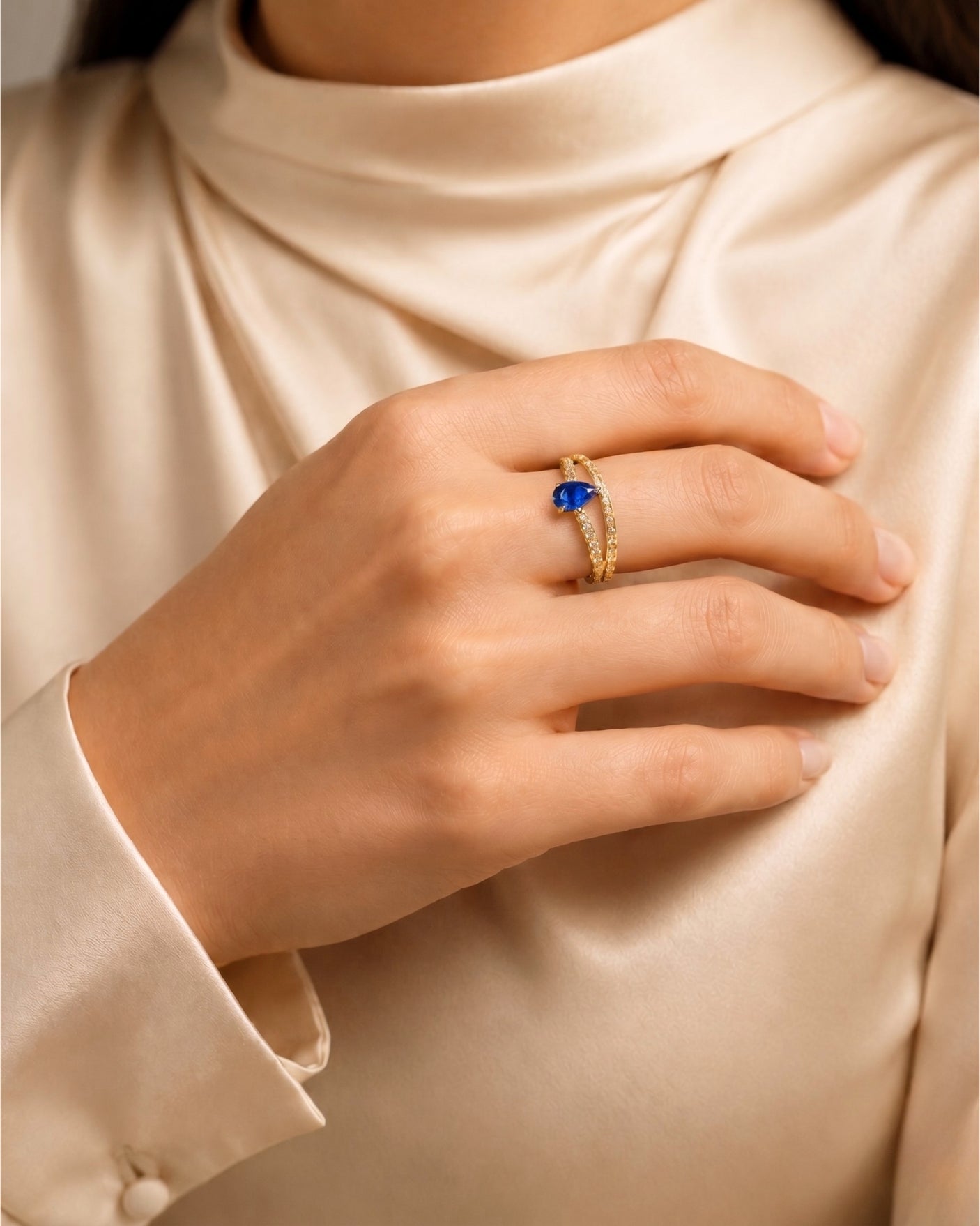 Natural pear blue sapphire ring with round diamond accents in 18K yellow gold | SARATTI