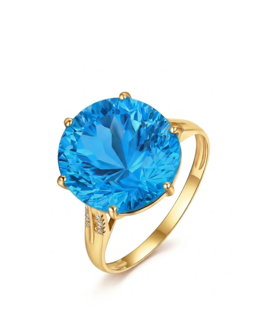 Natural round Swiss Blue topaz ring with pavé diamond shoulders in 18K yellow gold | SARATTI