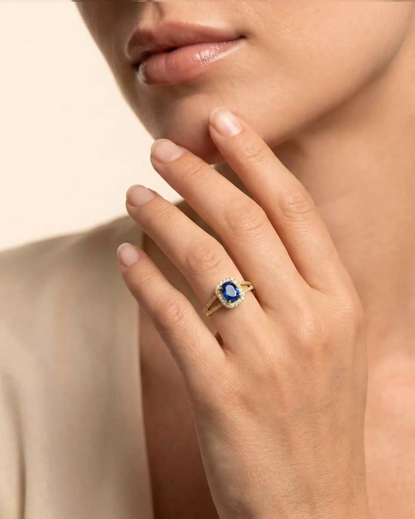 Natural royal blue sapphire ring with round diamond accents in 18K yellow gold | SARATTI